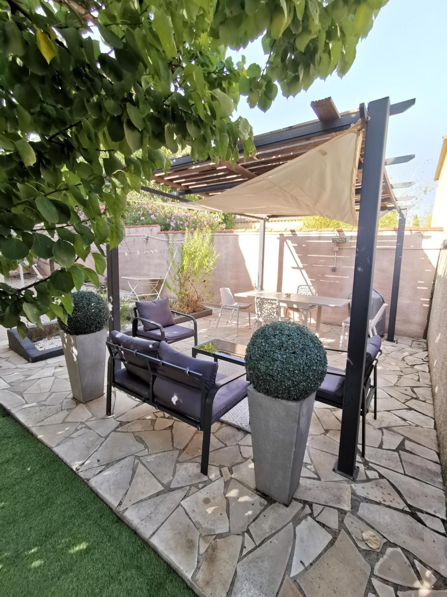 Gites Avec Grande Piscine Et Sa Terrasse Privative Bernis Экстерьер фото